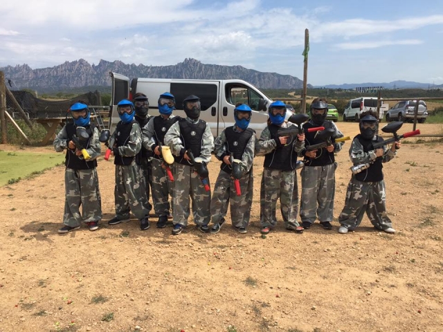  Grupo de paintball infantil com máscaras 